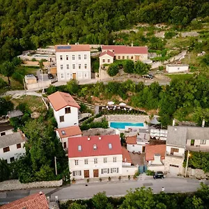 Boutique Mali Pariz ***** Grižane